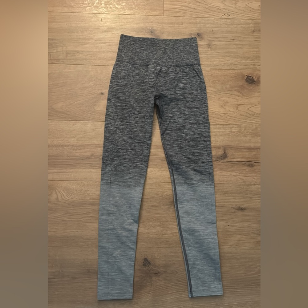 Lululemon retro ombre leggings size 2/xs. Great condition.